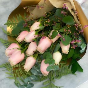 Bouquet Dozen Light Pink Roses MP