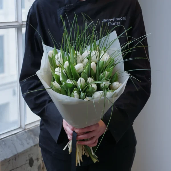 WHITE TULIPS BOUQUET